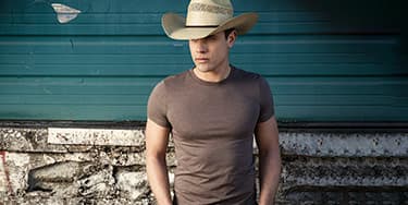 Image of Dustin Lynch In Tucson