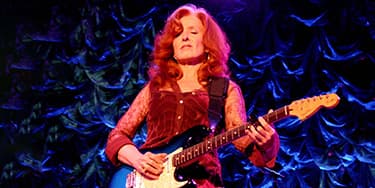 Image of Bonnie Raitt In Hampton