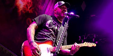 Image of Aaron Lewis In Welch