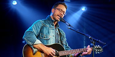 Image of Amos Lee In New Brunswick